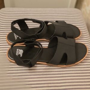 ELLA™ III Ankle Strap Women's Flat Sandal By Sorel. Size 9, Excellent Condition.